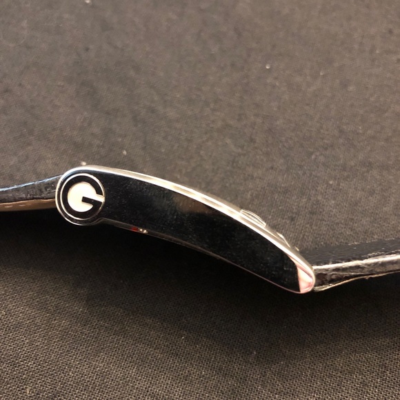 Gucci 8600M Men’s Quartz Movement Wristwatch - Picture 9 of 10